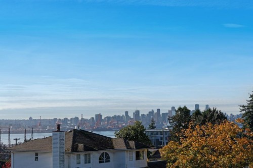 504 5Th Street E, North Vancouver, BC 