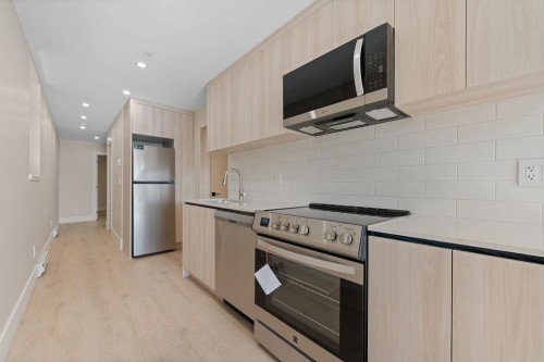 504 5Th Street E, North Vancouver, BC 