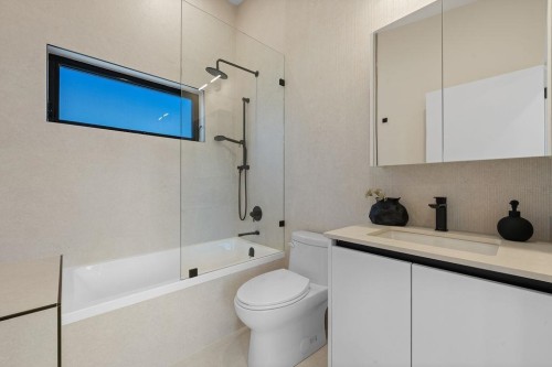 504 5Th Street E, North Vancouver, BC 