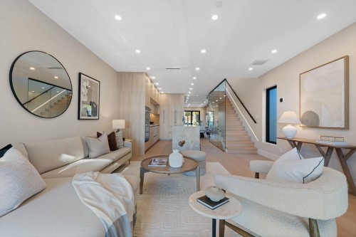 504 5Th Street E, North Vancouver, BC 