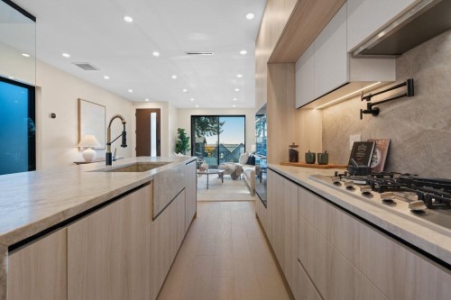 504 5Th Street E, North Vancouver, BC 