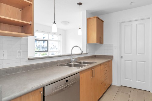 201-3142 John’S Street, Port Moody, BC 