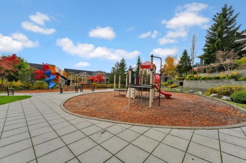 139-3105 Dayanee Springs Boulevard, Coquitlam, BC 