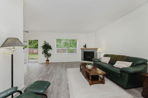 6307 Homestead Avenue, Sechelt, BC 