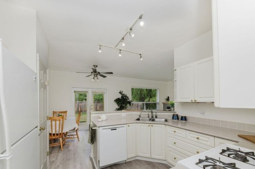 6307 Homestead Avenue, Sechelt, BC 