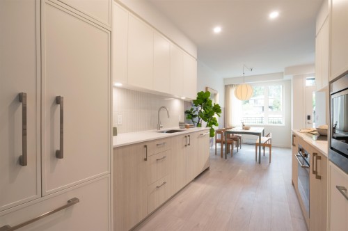 110-952 Lytton Street, North Vancouver, BC 