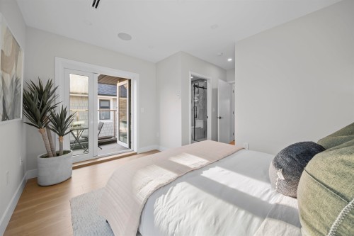 2455 10Th Avenue W, Vancouver, BC 