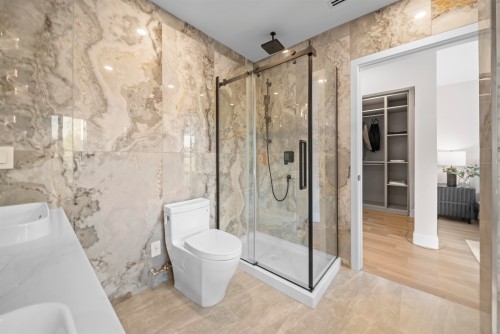 2455 10Th Avenue W, Vancouver, BC 