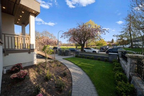 2455 10Th Avenue W, Vancouver, BC 