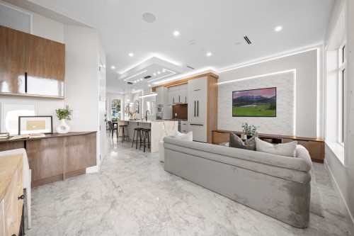 2455 10Th Avenue W, Vancouver, BC 