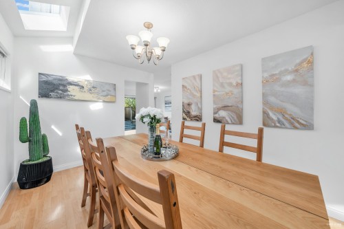 252 21St Street E, North Vancouver, BC 