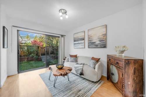 252 21St Street E, North Vancouver, BC 