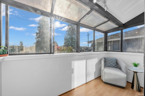 252 21St Street E, North Vancouver, BC 