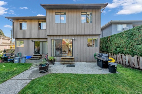 252 21St Street E, North Vancouver, BC 