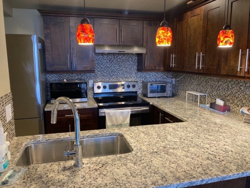 1307-9521 Cardston Court, Burnaby, BC 