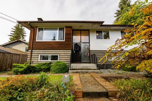 4377 Mountain Highway  North Vancouver, BC V7K 2K3