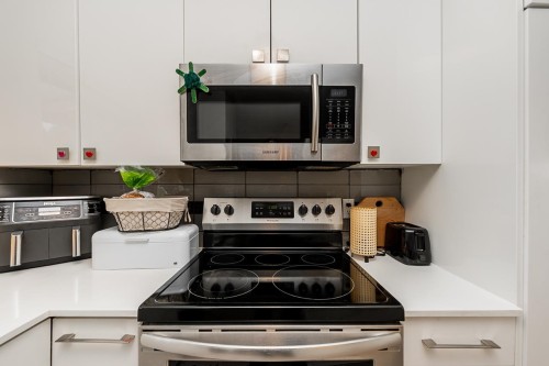 4377 Mountain Highway, North Vancouver, BC 