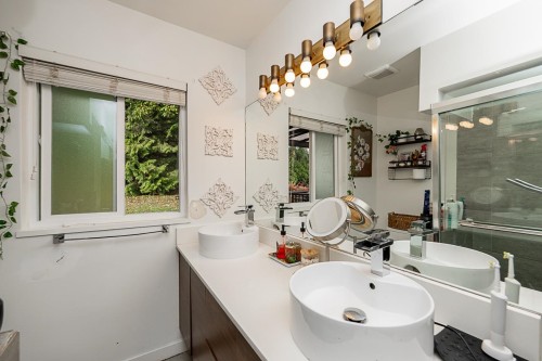 4377 Mountain Highway, North Vancouver, BC 