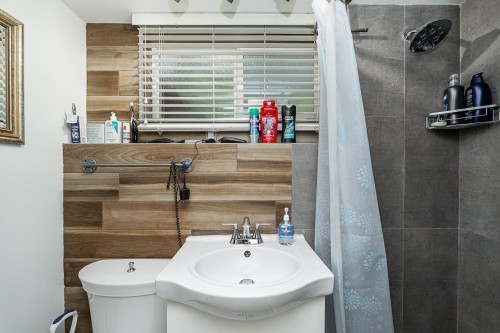 4377 Mountain Highway, North Vancouver, BC 