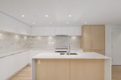 404-1500 Fern Street  North Vancouver, BC V7J 0E6