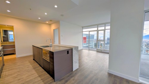 5008-4670 Assembly Way, Burnaby, BC 