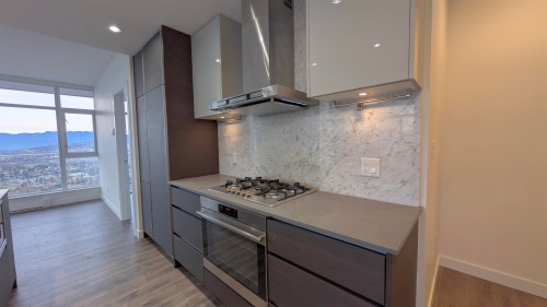 5008-4670 Assembly Way, Burnaby, BC 