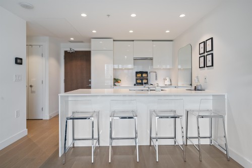 701-5766 Gilbert Road, Richmond, BC 