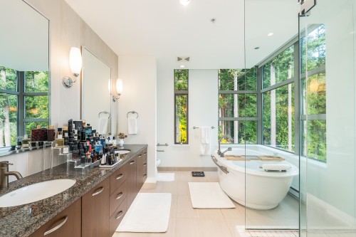 1101-3335 Cypress Place, West Vancouver, BC 