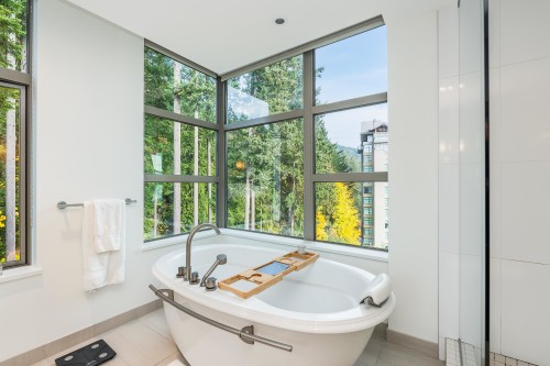 1101-3335 Cypress Place, West Vancouver, BC 