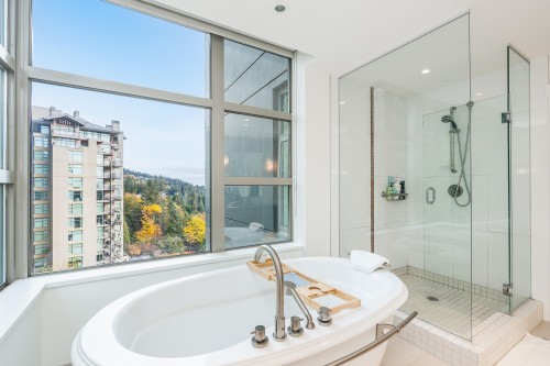 1101-3335 Cypress Place, West Vancouver, BC 