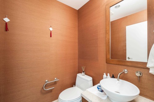 1101-3335 Cypress Place, West Vancouver, BC 