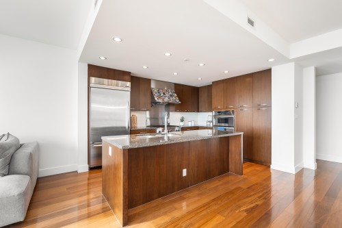 1101-3335 Cypress Place, West Vancouver, BC 