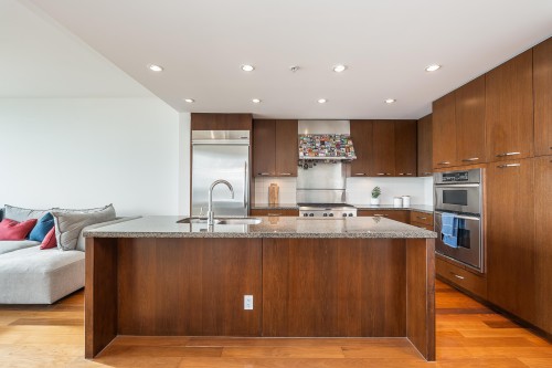 1101-3335 Cypress Place, West Vancouver, BC 