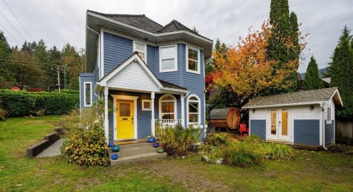 1806 Deep Cove Road, North Vancouver, BC 