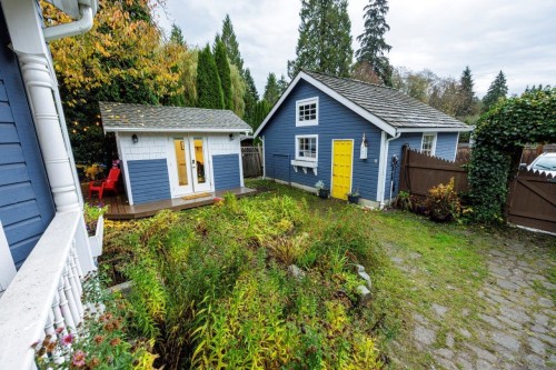 1806 Deep Cove Road, North Vancouver, BC 