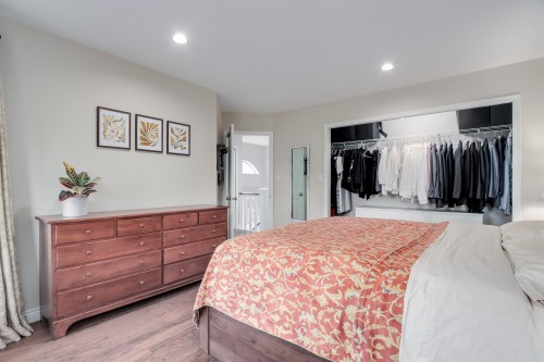 1806 Deep Cove Road, North Vancouver, BC 