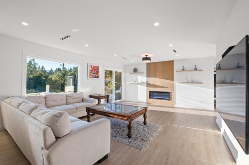 3812 Dalkeith Drive, North Vancouver, BC 