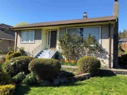 234 St. James Road W North Vancouver, BC V7N 2P3
