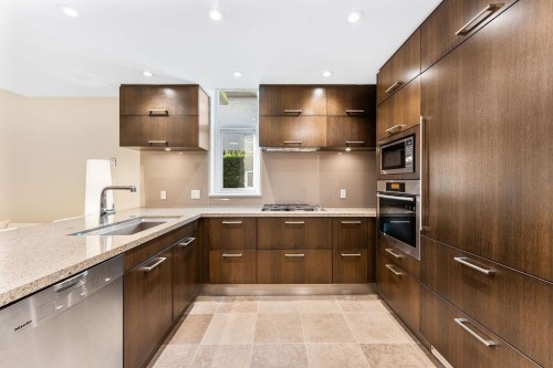 Th 16-6063 Iona Drive, Vancouver, BC 