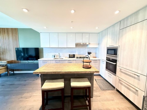 911-8199 Capstan Way, Richmond, BC 