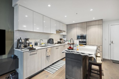 911-8199 Capstan Way, Richmond, BC 