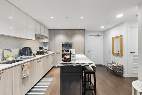 911-8199 Capstan Way, Richmond, BC 