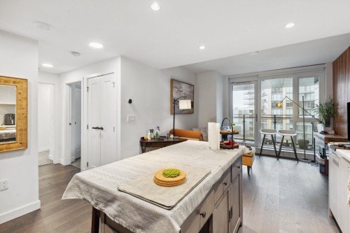 911-8199 Capstan Way, Richmond, BC 