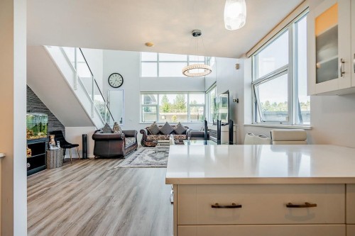 304-2225 Holdom Avenue, Burnaby, BC 