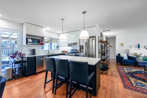 1287 15Th Street W, North Vancouver, BC 