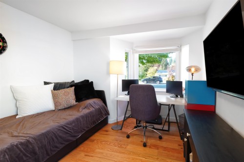 1287 15Th Street W, North Vancouver, BC 