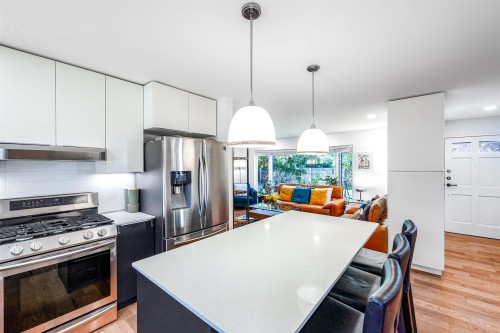 1287 15Th Street W, North Vancouver, BC 