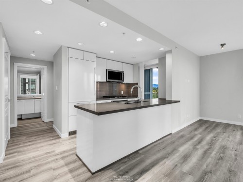 1503-3093 Windsor Gate, Coquitlam, BC 