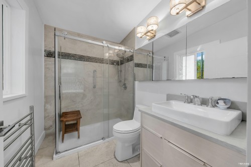 475 Newlands Road, West Vancouver, BC 