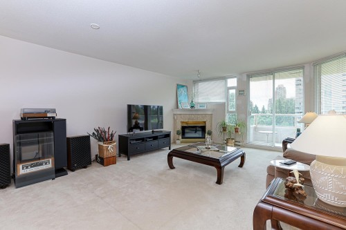 702-7108 Edmonds Street, Burnaby, BC 